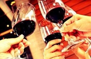 Красное вино: полезно ли оно для сердца?